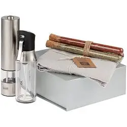 Набор Seasoning, мельница: диаметр 5,2 см, высота 22 см; дозатор: диаметр 5,9 см, высота 20,4 см; набор специй: 22х4,5х4,5 см; набор полотенец: 45х60 см; коробка: 21х24,5х8,8 см