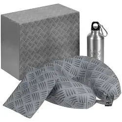 Набор Hard Work Travel, чехол для чемодана: S, M/L; подушка: 30х9х28 см; бутылка: диаметр 6,5 см; высота 17,5 см; упаковка: 27х21,5х13 см