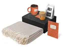 Подарочный набор Re:y. Nest с пледом, кружкой и вареньем