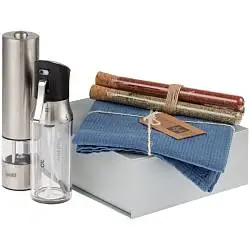 Набор Seasoning, мельница: диаметр 5,2 см, высота 22 см; дозатор: диаметр 5,9 см, высота 20,4 см; набор специй: 22х4,5х4,5 см; набор полотенец: 45х60 см; коробка: 21х24,5х8,8 см